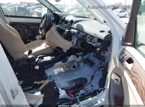 4JGDF7DE5JB004240 2018 MERCEDES-BENZ GLS 550 White Front interior view