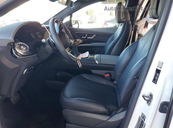 4JGDM2DB8RA034901 2024 MERCEDES-BENZ EQS White Front interior view