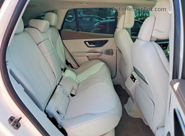 4JGGM1CB4RA043331 2024 MERCEDES-BENZ EQE White Widok wnętrza z tyłu