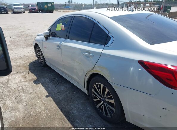 4S3BNAC6XJ3028047 2018 SUBARU LEGACY White Widok wnętrza z tyłu