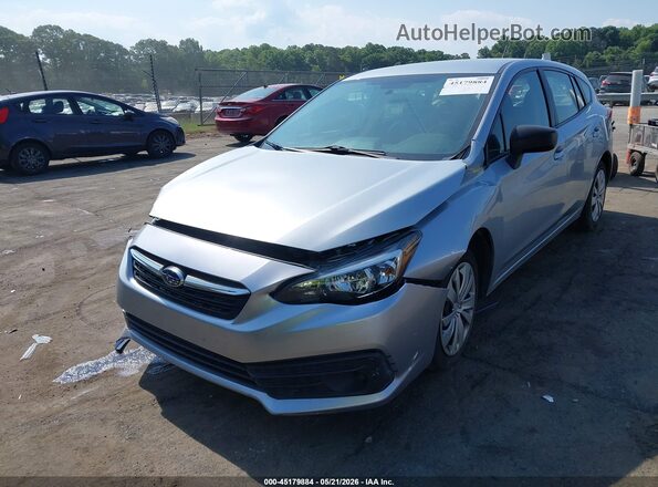 4S3GTAB67M3704584 2021 SUBARU IMPREZA Silver Vista tres cuartos delantera izquierda
