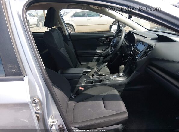 4S3GTAC65K3706619 2019 SUBARU IMPREZA Gray Вид салону спереду