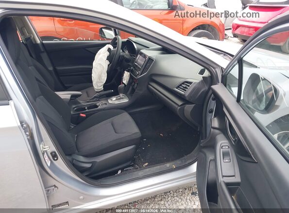 4S3GTAC69K3712276 2019 SUBARU IMPREZA Silver Widok wnętrza z przodu
