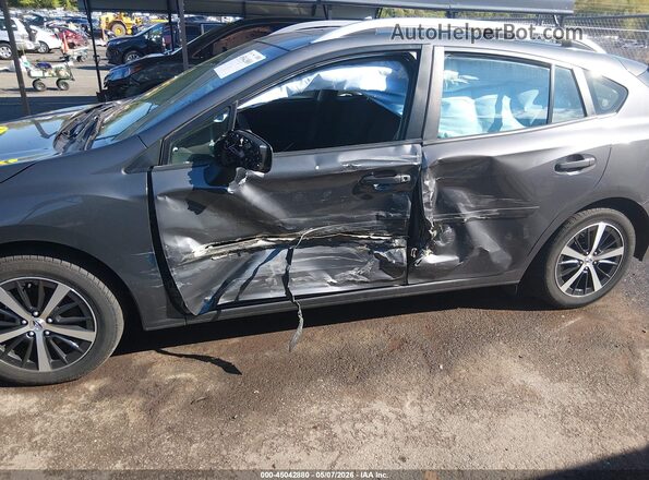4S3GTAD60L3713672 2020 SUBARU IMPREZA Gray 