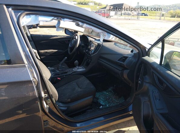 4S3GTAD61H3712070 2017 SUBARU IMPREZA Gray Widok wnętrza z przodu