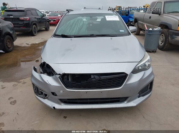 4S3GTAK66J1741696 2018 SUBARU IMPREZA Silver Widok wnętrza z tyłu
