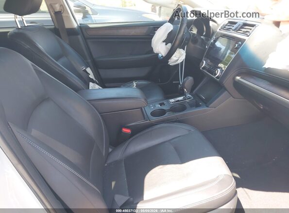 4S4BSAJC1K3285192 2019 SUBARU OUTBACK White წინა სალონის ხედი