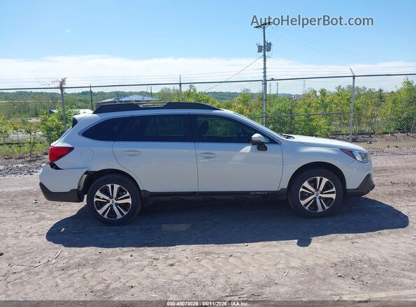 4S4BSAJC3K3326857 2019 SUBARU OUTBACK White Widok wnętrza z tyłu