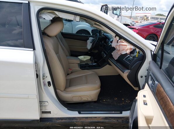 4S4BSAKC7H3268100 2017 SUBARU OUTBACK White წინა სალონის ხედი