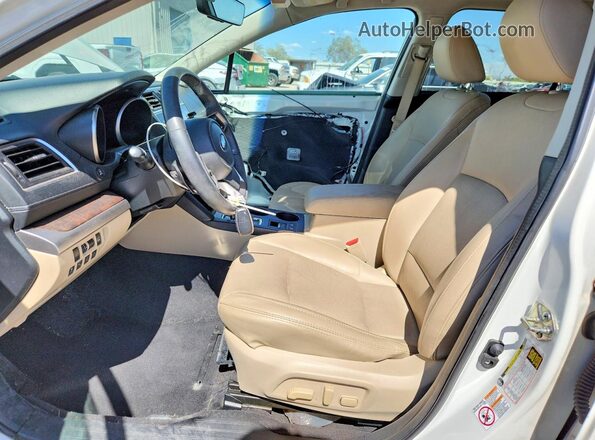 4S4BSANC2K3371587 2019 SUBARU OUTBACK White Front interior view