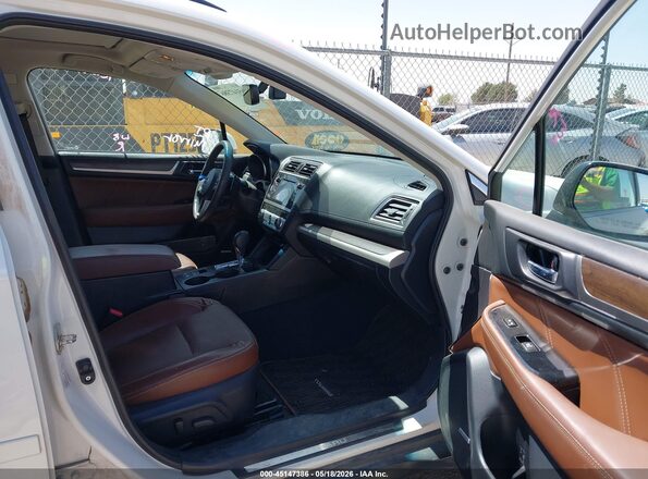 4S4BSATC8H3283025 2017 SUBARU OUTBACK Белый Вид салона спереди