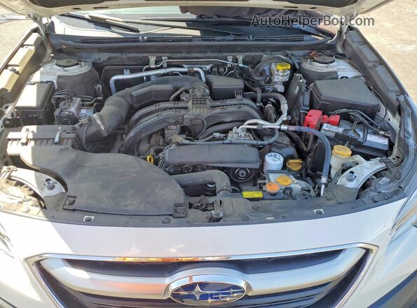 4S4BTAPC1N3221517 2022 SUBARU OUTBACK White Widok wnętrza z tyłu