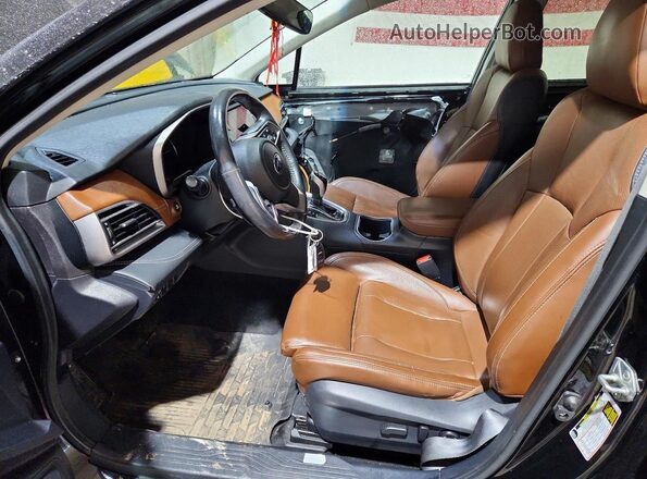 4S4BTAPC5L3246546 2020 SUBARU OUTBACK Черный Вид салона спереди