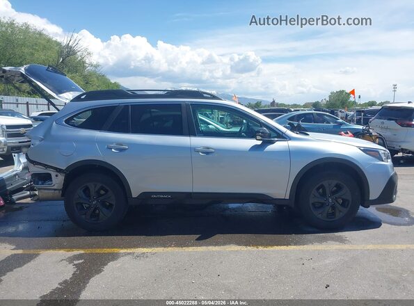 4S4BTGLD8N3197752 2022 SUBARU OUTBACK Серебряный Вид задней части салона