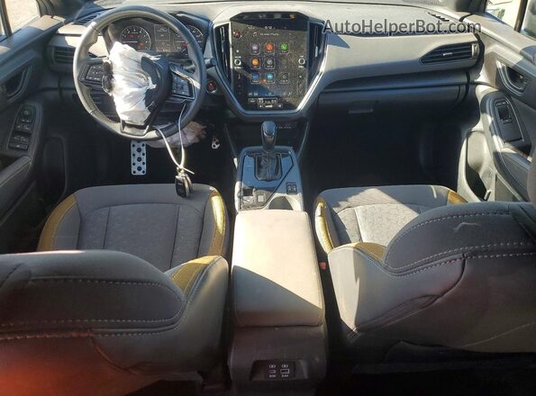 4S4GUHF62R3792947 2024 SUBARU CROSSTREK Silver 