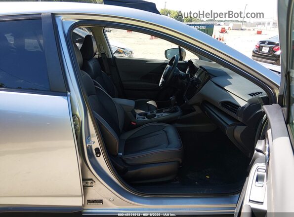 4S4GUHM65R3757080 2024 SUBARU CROSSTREK Silver Front interior view