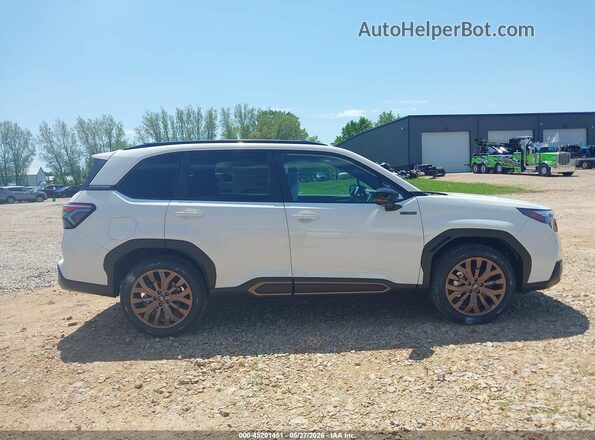 4S4SLSJ73T3093876 2026 SUBARU FORESTER White Вид задньої частини салону