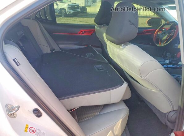 4T1B11HK2JU108739 2018 TOYOTA CAMRY White 