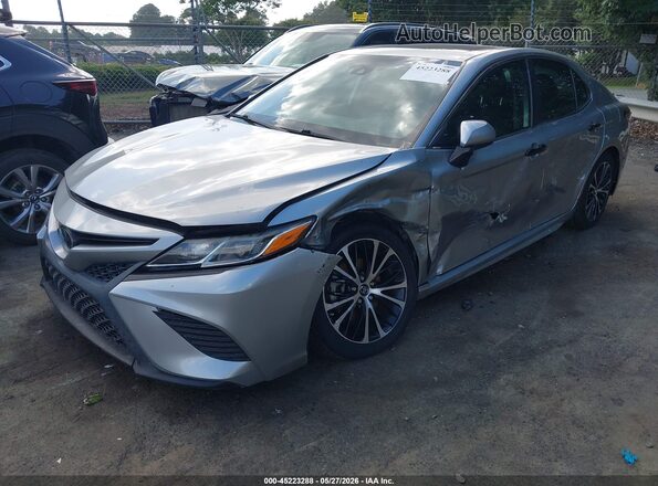 4T1B11HK5KU738417 2019 TOYOTA CAMRY Серебряный Вид спереди