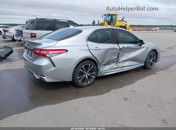 4T1B11HK8JU061328 2018 TOYOTA CAMRY Silver Հետևի աջ