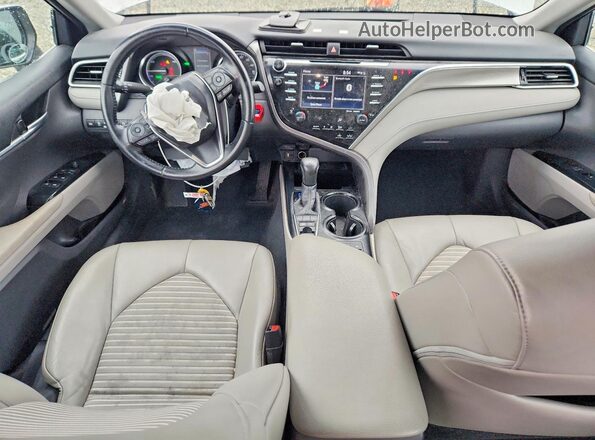 4T1B21HK2JU003244 2018 TOYOTA CAMRY Silver 