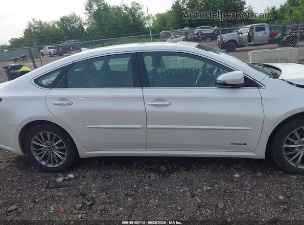 4T1BD1EB2GU056730 2016 TOYOTA AVALON HYBRID White Widok wnętrza z tyłu