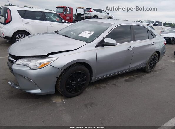 4T1BF1FK1GU504707 2016 TOYOTA LE Silver Przód lewy