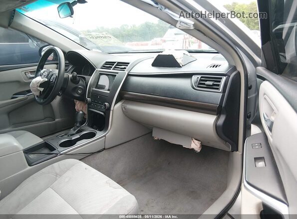 4T1BF1FK1GU504707 2016 TOYOTA LE Silver Widok wnętrza z przodu