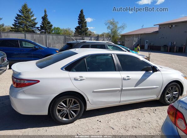 4T1BF1FK2HU368251 2017 TOYOTA CAMRY Белый Вид задней части салона