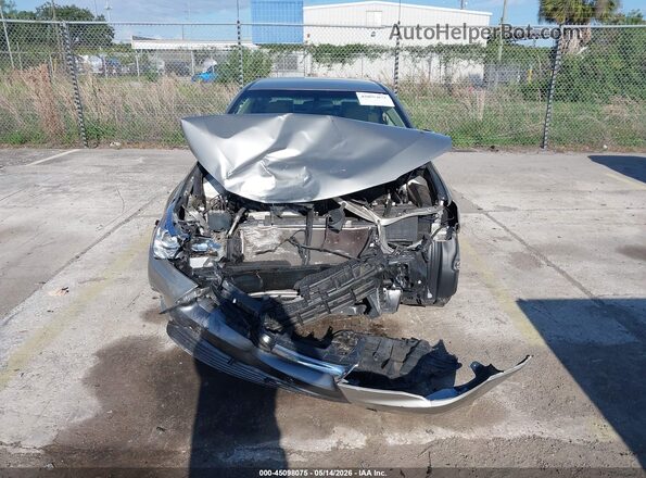 4T1BF1FK2HU733673 2017 TOYOTA LE Gold Widok z przodu