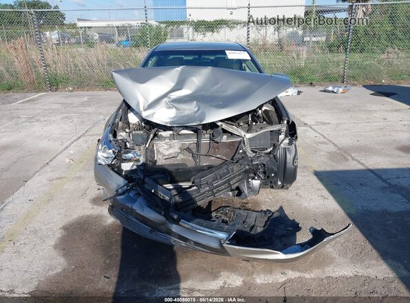 4T1BF1FK2HU733673 2017 TOYOTA LE Gold Widok wnętrza z tyłu