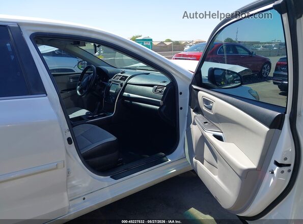 4T1BF1FK3GU587749 2016 TOYOTA CAMRY White Вид салону спереду