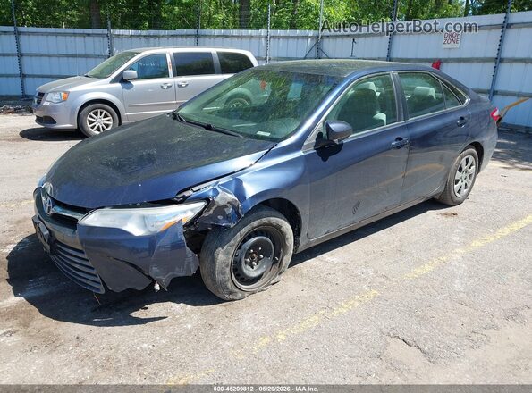 4T1BF1FK3HU706644 2017 TOYOTA CAMRY Blue Front left