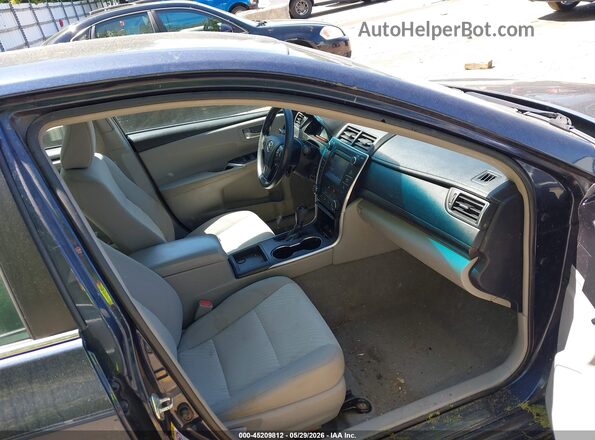 4T1BF1FK3HU706644 2017 TOYOTA CAMRY Blue Front interior view