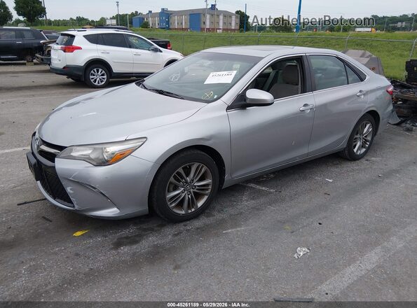 4T1BF1FK5GU226376 2016 TOYOTA CAMRY Silver Vista tres cuartos delantera izquierda