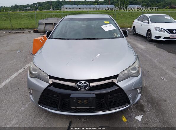 4T1BF1FK5GU226376 2016 TOYOTA CAMRY Silver Vista interior trasera