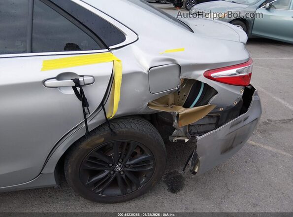 4T1BF1FK7HU429092 2017 TOYOTA CAMRY Gray Widok z przodu