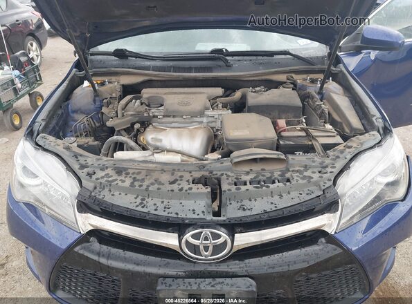 4T1BF1FK8GU507846 2016 TOYOTA CAMRY Blue Widok z tyłu