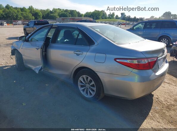 4T1BF1FK8GU610300 2016 TOYOTA LE Серебряный Задняя левая четверть