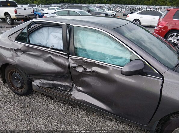 4T1BF1FK8HU385877 2017 TOYOTA CAMRY Gray Front view