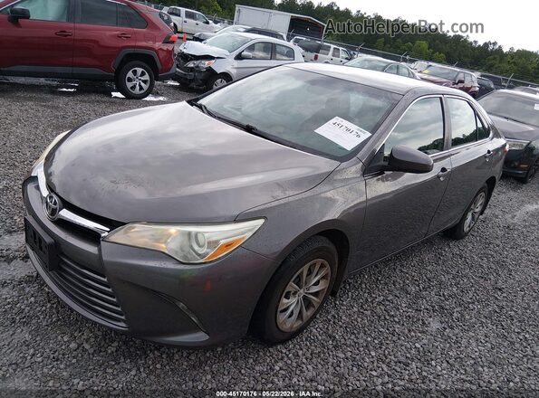 4T1BF1FK8HU385877 2017 TOYOTA CAMRY Gray Front left