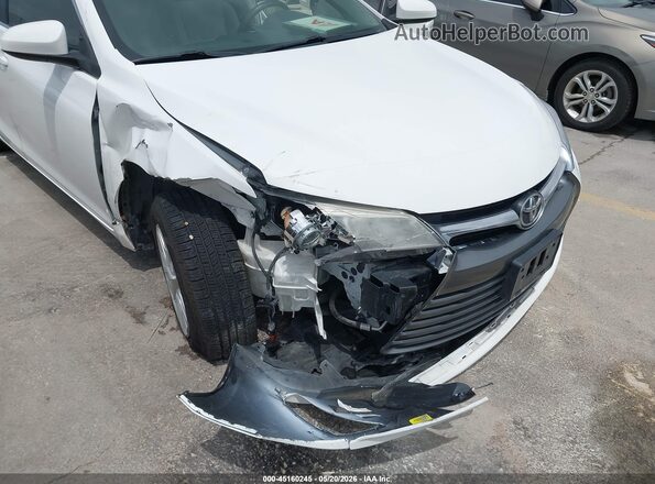4T1BF1FK8HU703609 2017 TOYOTA CAMRY White Widok z przodu