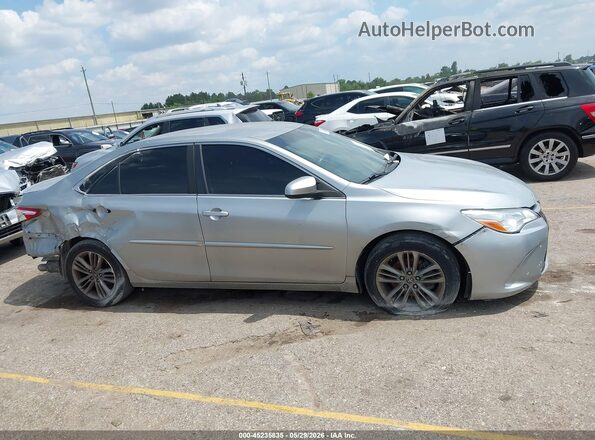 4T1BF1FKXHU677756 2017 TOYOTA CAMRY Silver Սալոնի հետևի տեսք