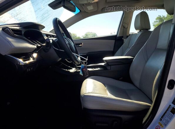 4T1BK1EB3JU279775 2018 TOYOTA AVALON White Vista interior delantera