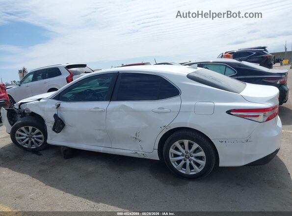 4T1C11AK8LU343552 2020 TOYOTA CAMRY White Widok wnętrza z tyłu