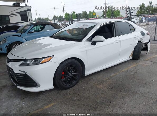 4T1C11AKXMU589505 2021 TOYOTA LE White წინა მარცხენა ხედი სამი მეოთხედიდან