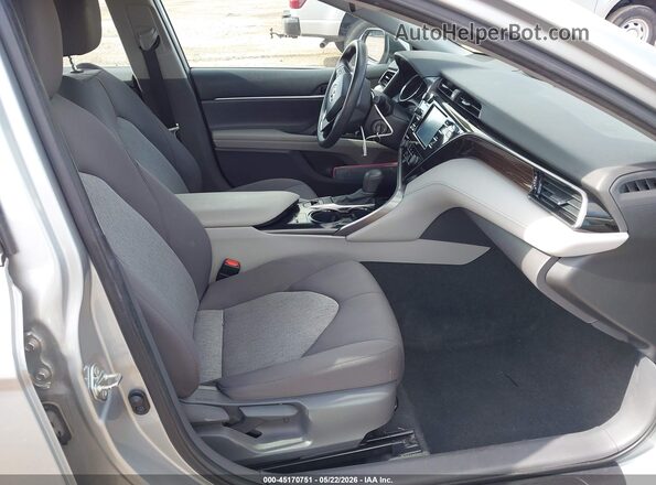 4T1C11BK2LU019284 2020 TOYOTA CAMRY Silver Սալոնի դիմացի տեսք