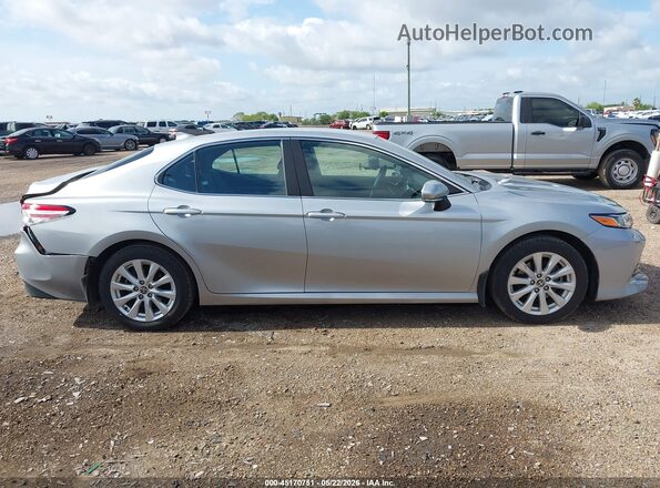 4T1C11BK2LU019284 2020 TOYOTA CAMRY Silver Սալոնի հետևի տեսք