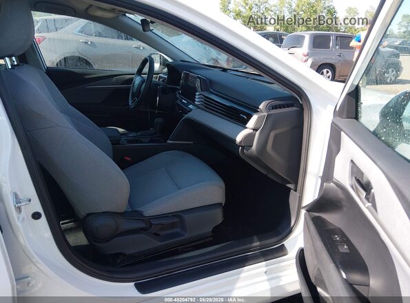 4T1DAACK1SU508258 2025 TOYOTA CAMRY White Widok wnętrza z przodu