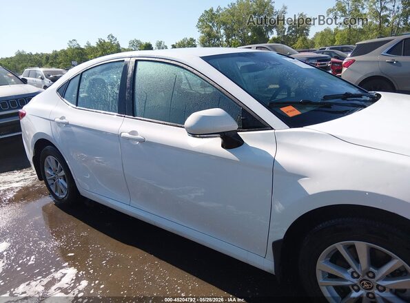4T1DAACK1SU508258 2025 TOYOTA CAMRY White Widok wnętrza z tyłu